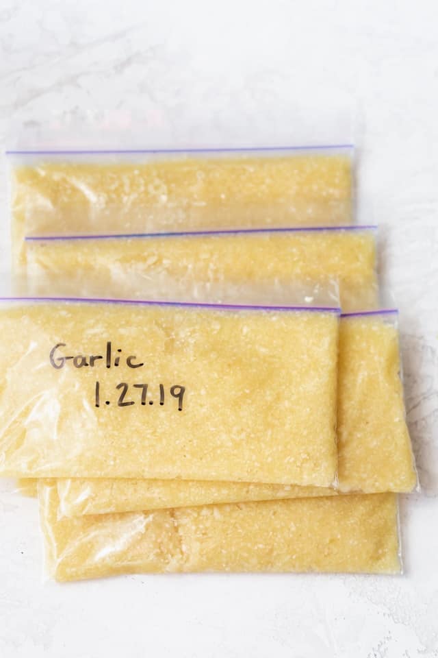 Plastic storage bags of garlic paste - how to freeze garlic