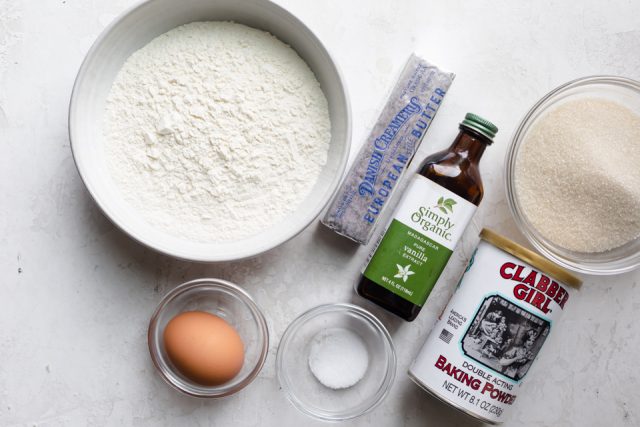 Sugar cookie crust ingredients: flour, egg, butter, sugar, vanilla extract, baking powder, baking soda