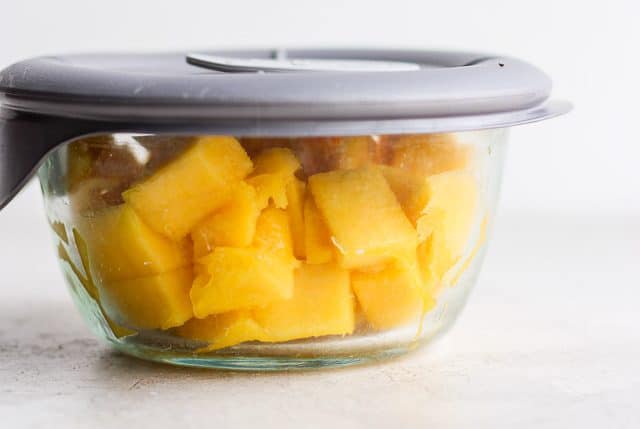 storing cut mango in airtight container
