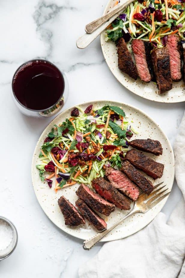 Coffee rubs steak with salad