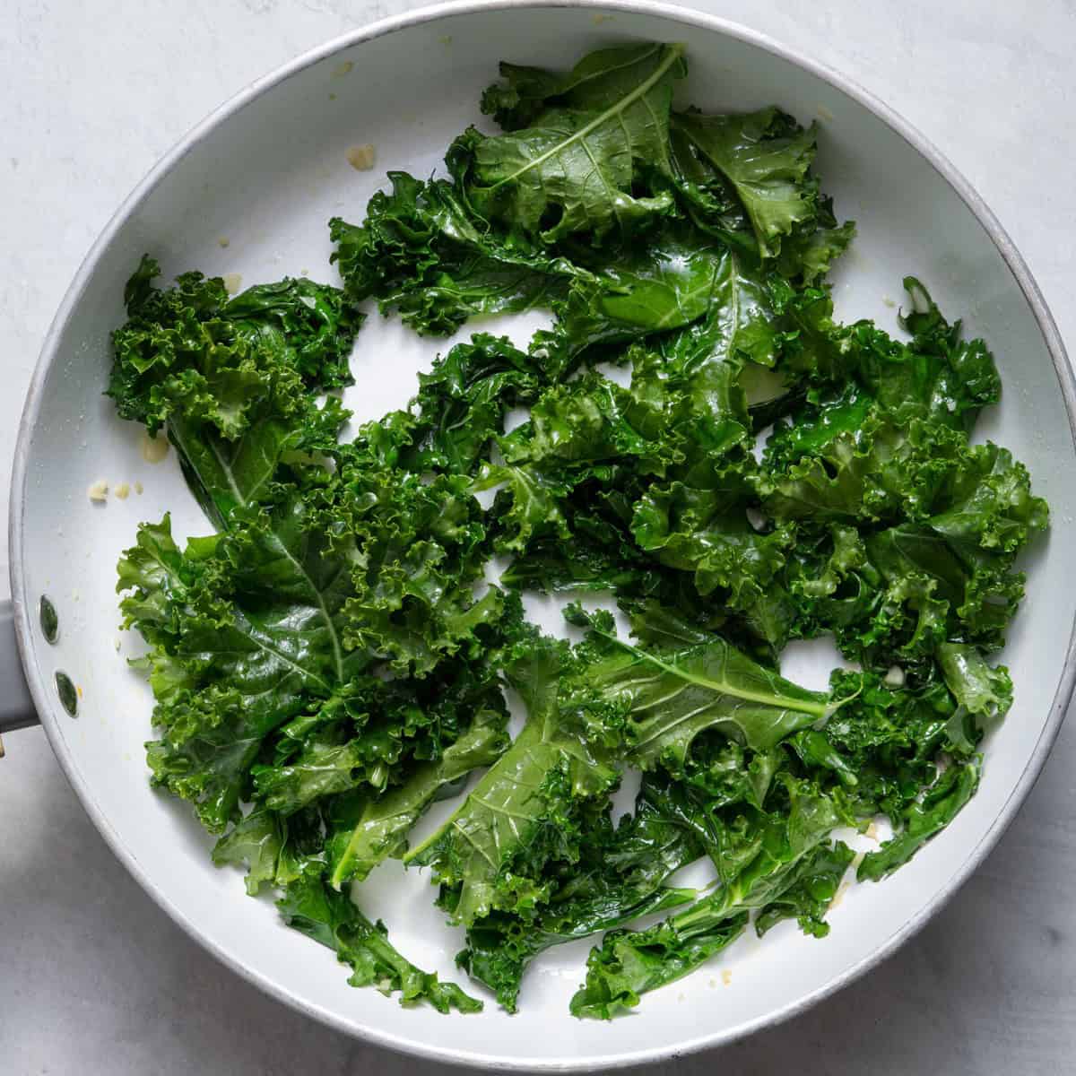 Kale and garlic in a pan.