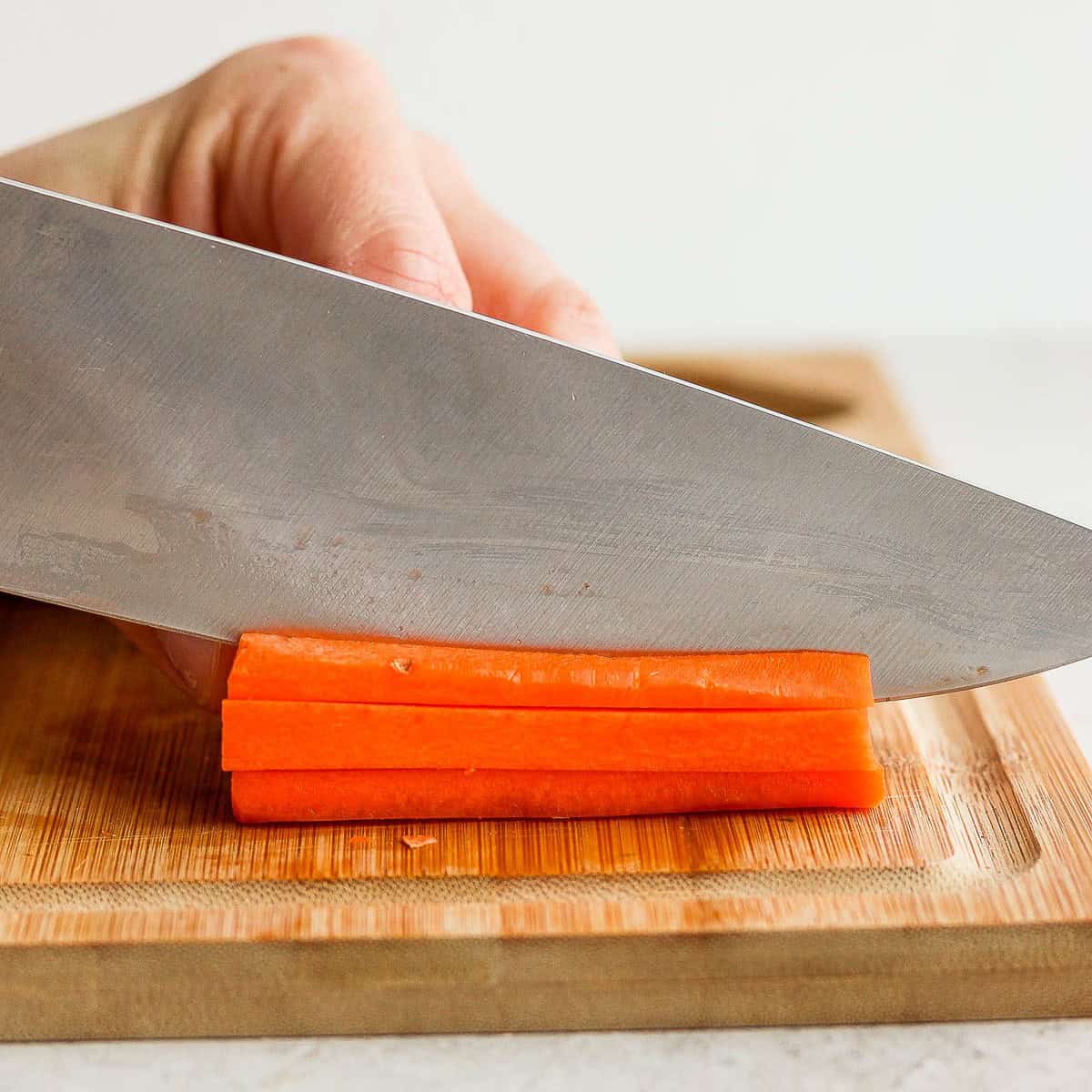 Cut the carrots into strips.