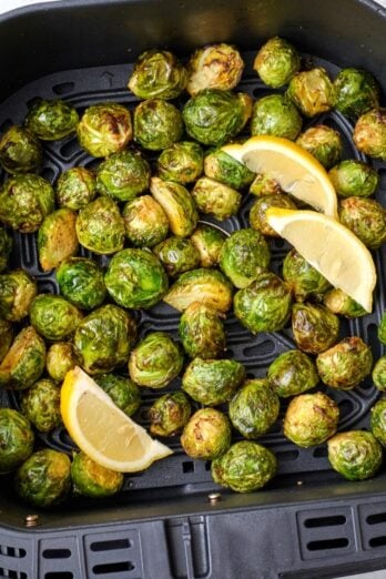 Air fryer brussel sprouts thumbnail.