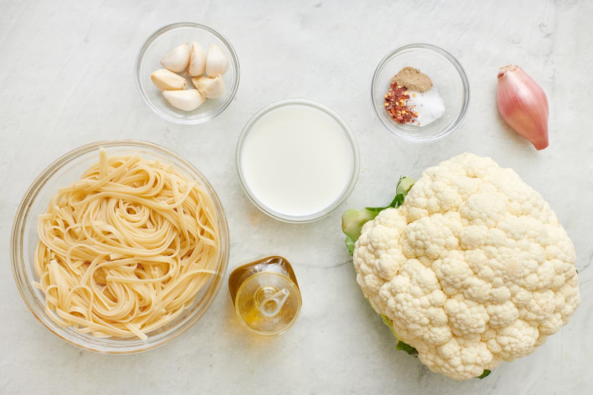 Brandless Blender blending vegan alfredo sauce