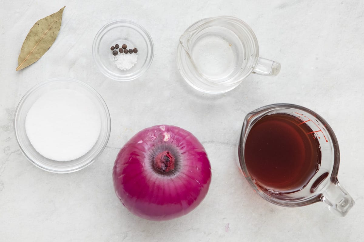 Ingredients for recipe: bay leaf, salt, sugar, vinegar, water, red onion.