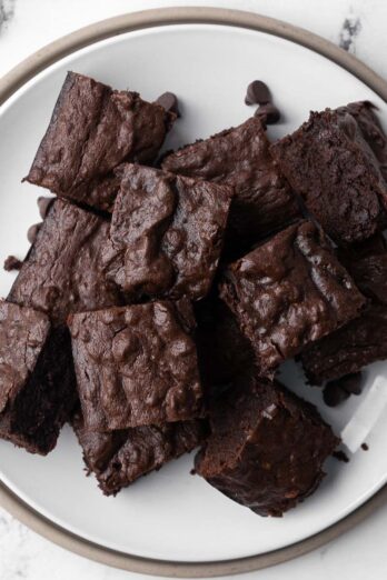 Date brownie squares on a round plate.