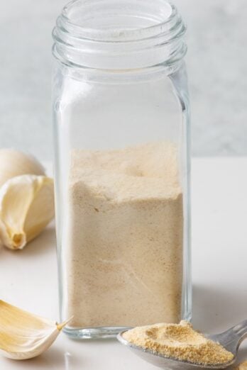 How to Make Garlic Powder from Garlic Cloves.