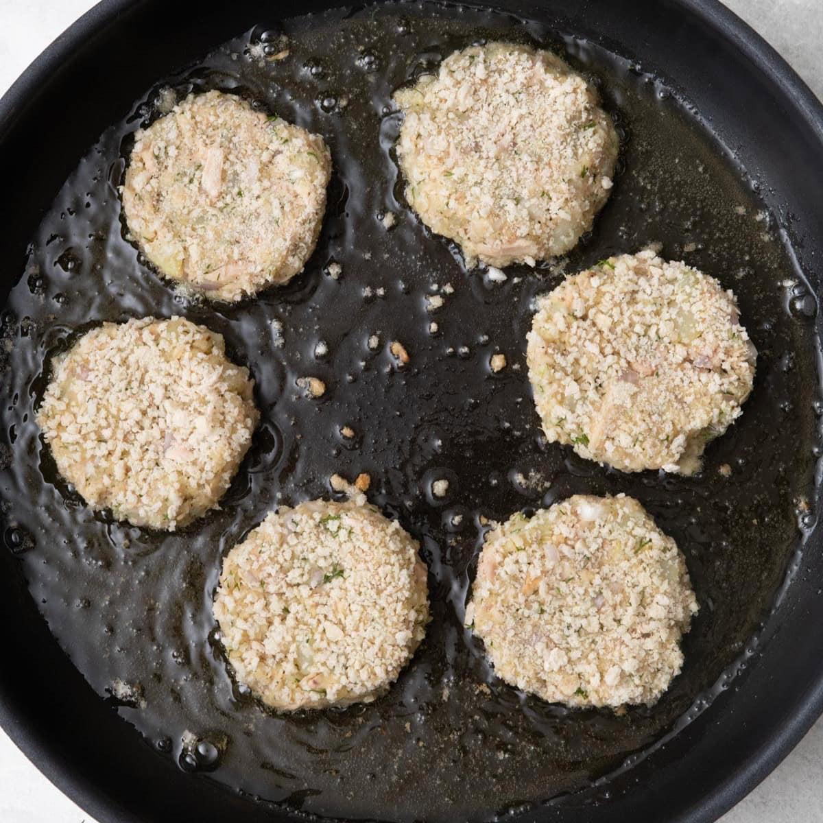 Potato tuna cakes in pan.