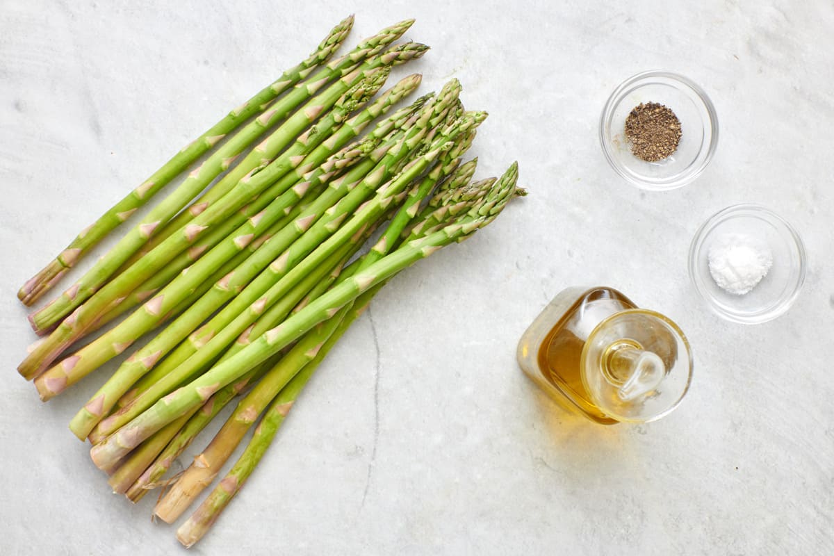 Ingredients for recipe: bunch of asparagus, oil, salt, and pepper.