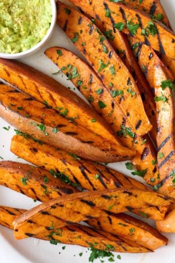 Grilled sweet potatoes thumbnail.