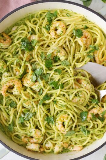 Shrimp pesto pasta in a pot.