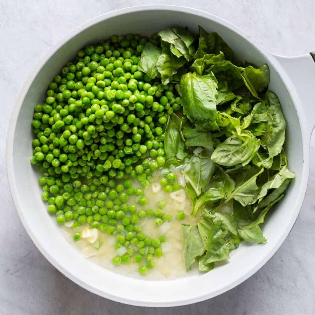 Peas, spinach, and pasta water added.