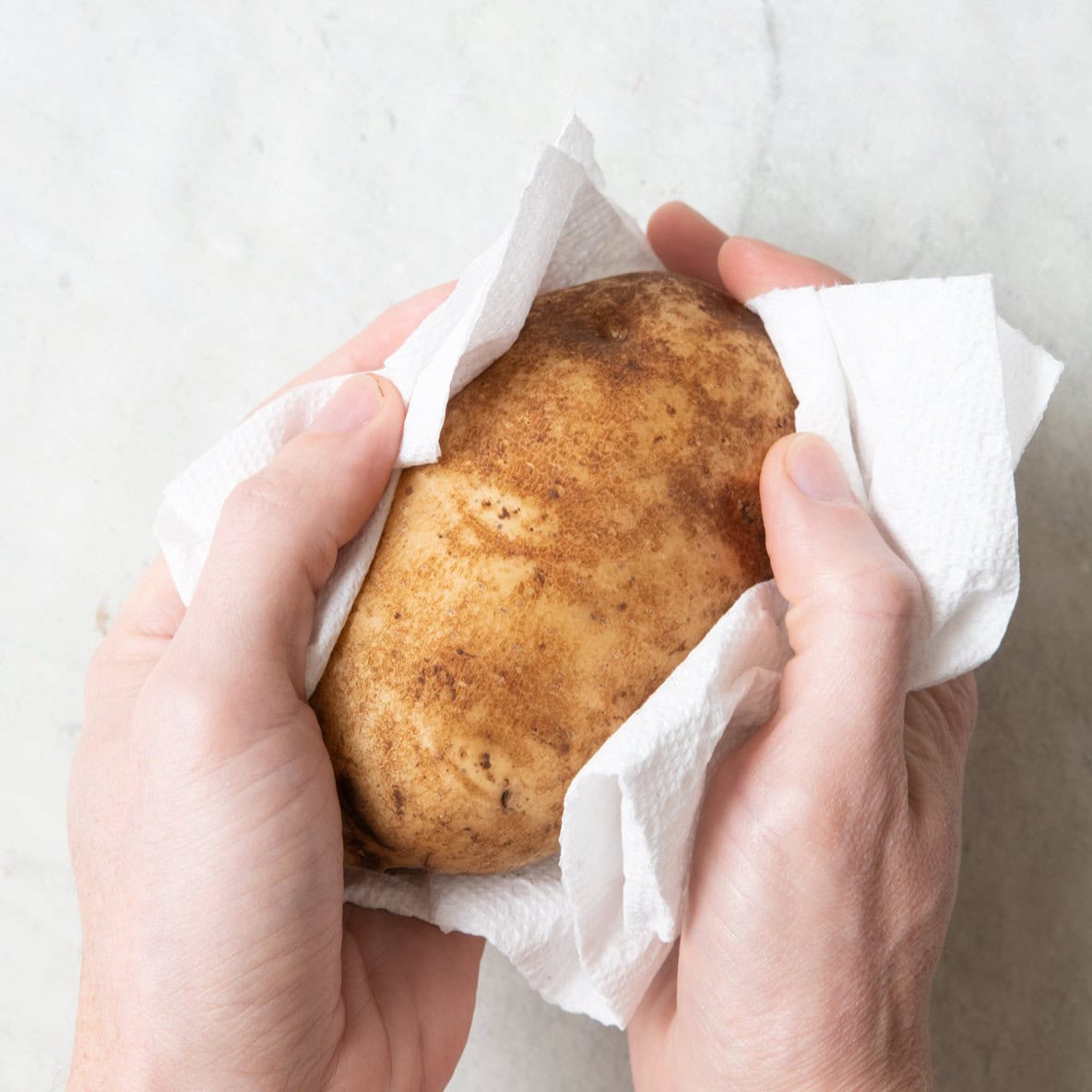 Drying potatoes with a paper towel.