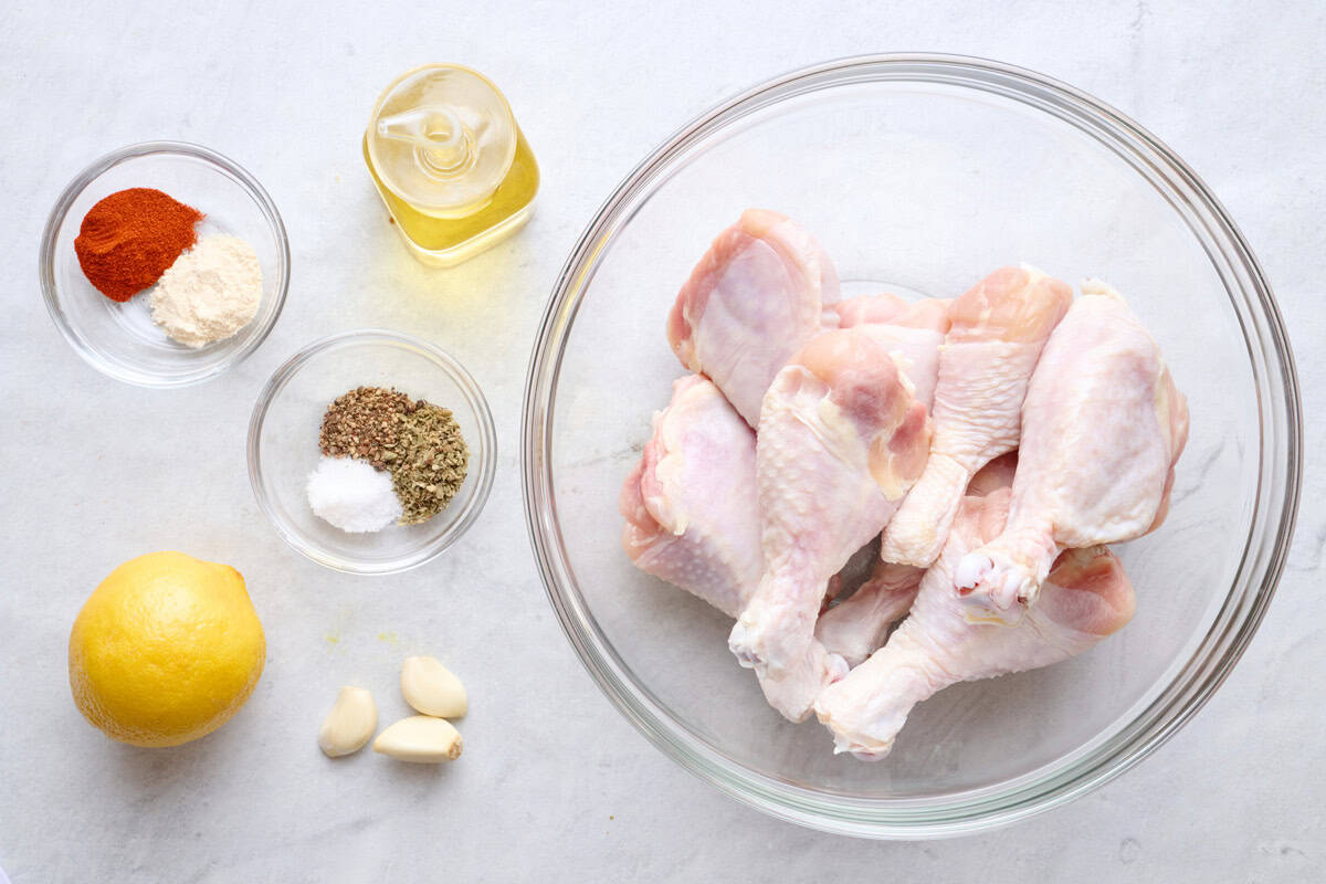 Ingredients for recipe: oil, lemon, garlic cloves, paprika, onion powder, oregano, salt and black pepper.