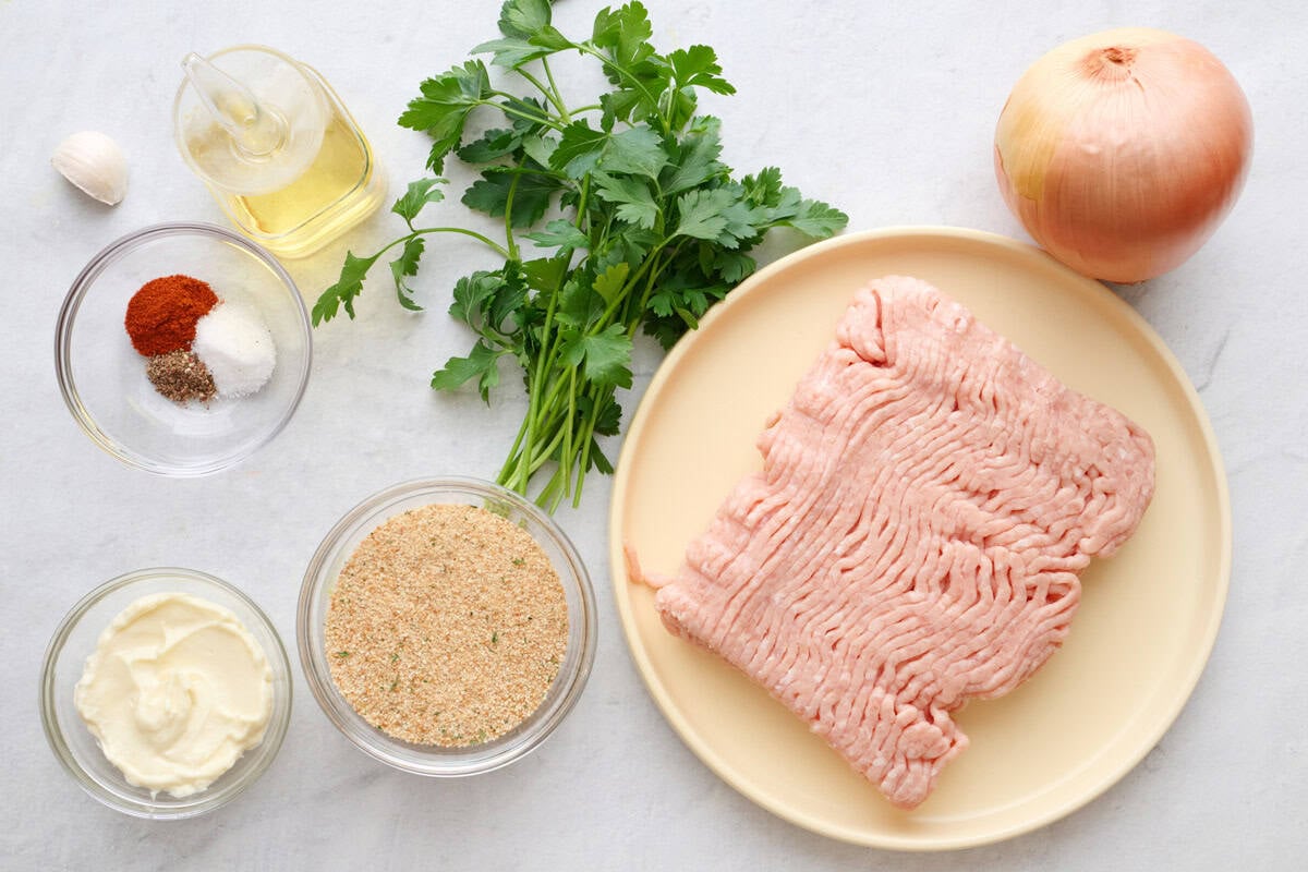 Ingredients for recipe: garlic, seasoning blend, mayonnaise, breadcrumbs, parsley, ground chicken and onion.