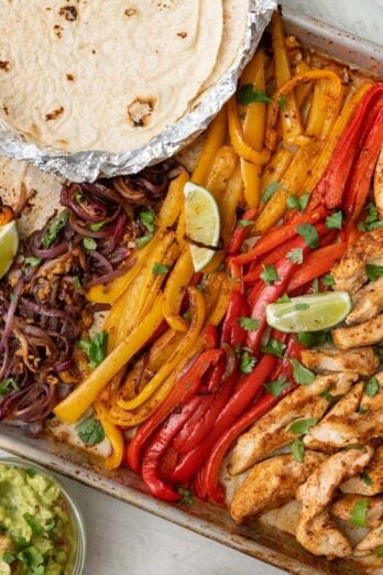 Sheet pan chicken fajita recipe.