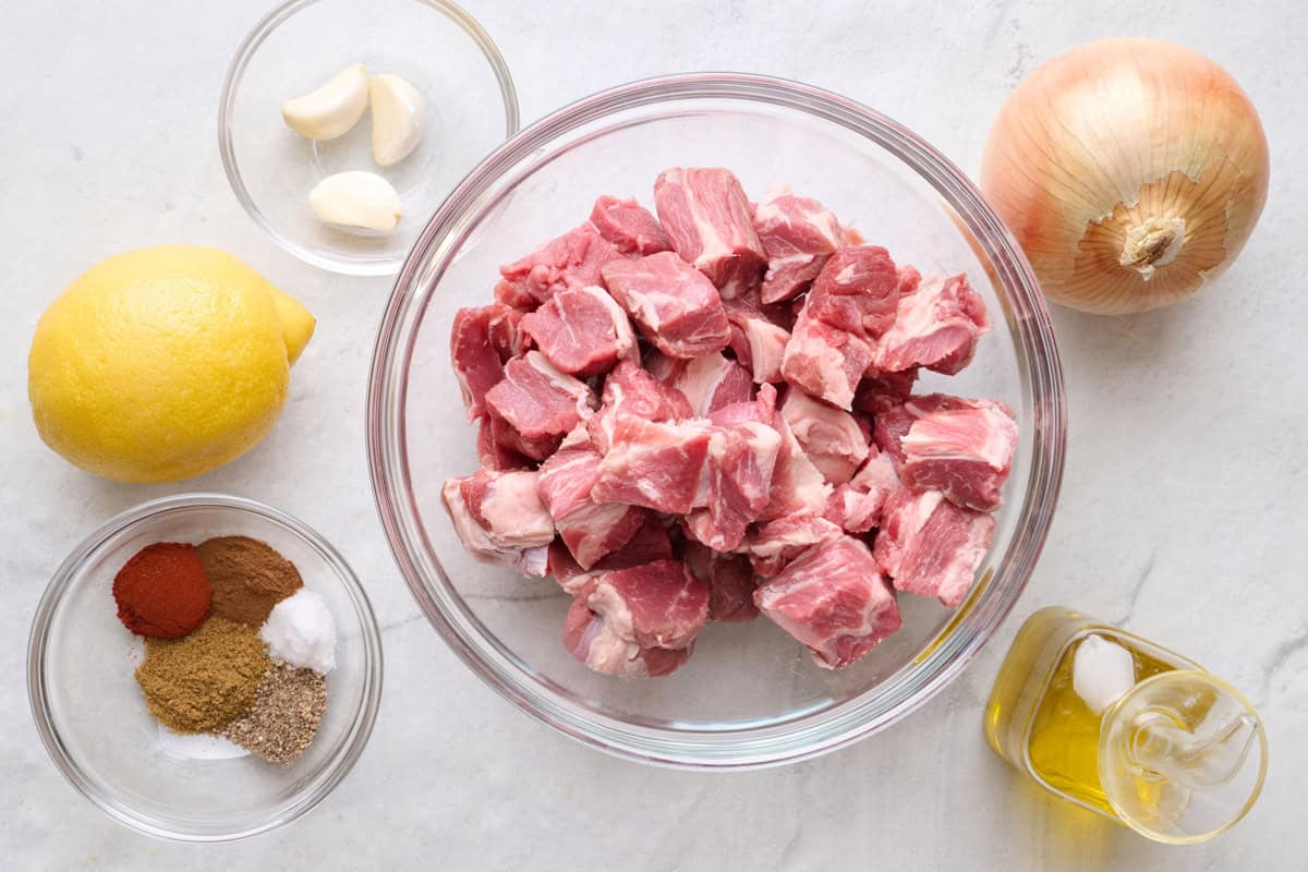 Ingredients for recipe: diced lamb, garlic, lemon, spices, onion and oil.