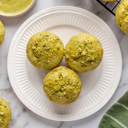 Pistachio muffins recipe.