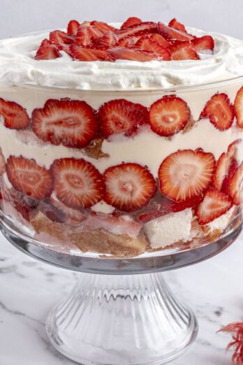 Easy strawberry trifle recipe.