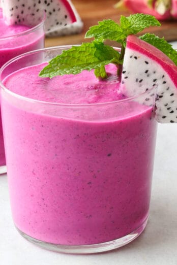 Easy dragon fruit smoothie recipe.
