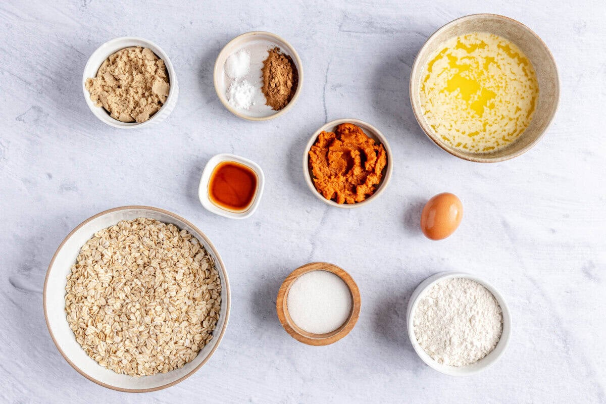 Ingredients for recipe: oats, brown sugar, sugar, cinnamon, salt, baking soda, vanilla, pumpkin puree, flour and melted butter.