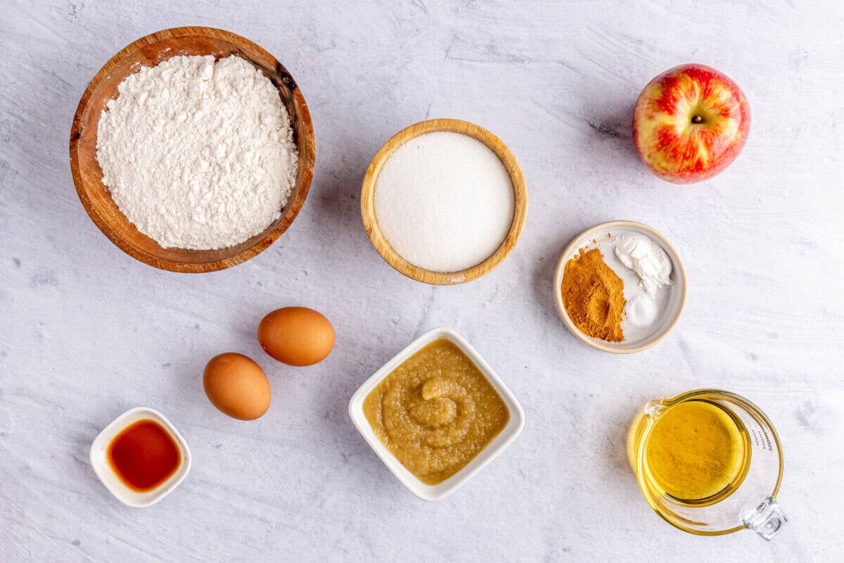 Ingredients for recipe: flour, sugar, cinnamon, baking powder, salt, eggs, vanilla extract, applesauce, apple and oil.