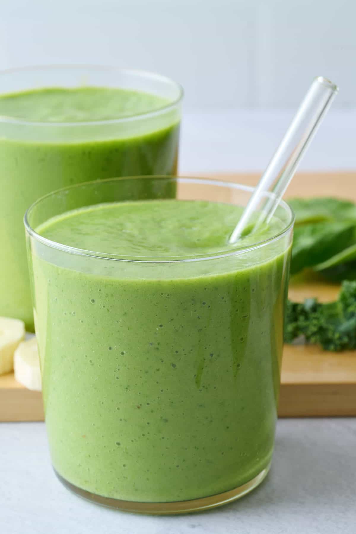 Easy green smoothie recipe in a glass.