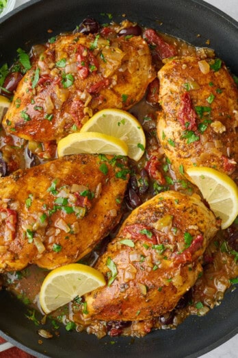 Easy Mediterranean chicken recipe in a skillet.