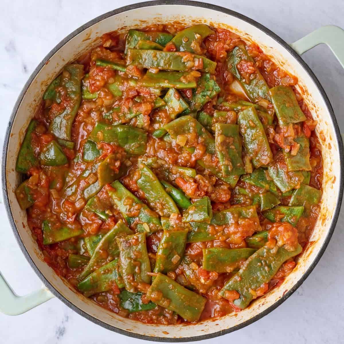 Green beans and tomatoes after cooking.