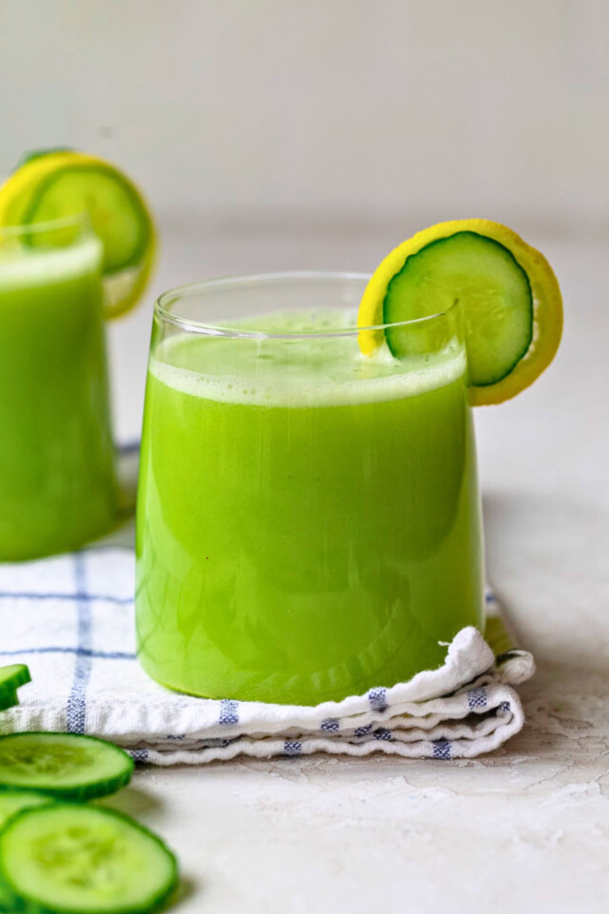 Best cucumber mint and lemon juice in a glass.
